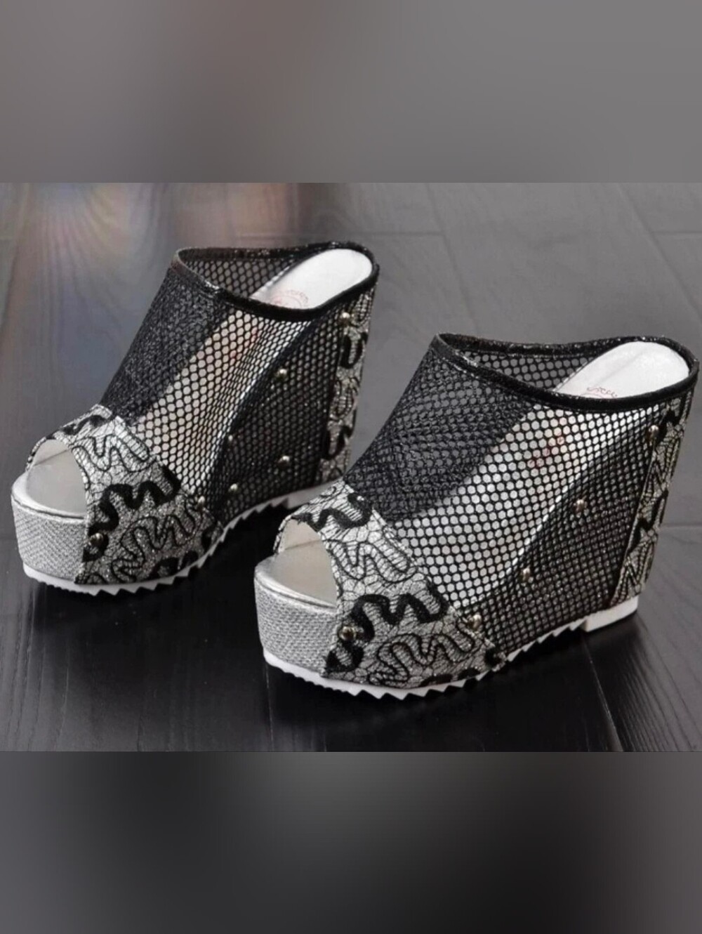 EUC 5" High Wedge Sandals - Mesh Platform - Peep Toe - Black - Size 6.5